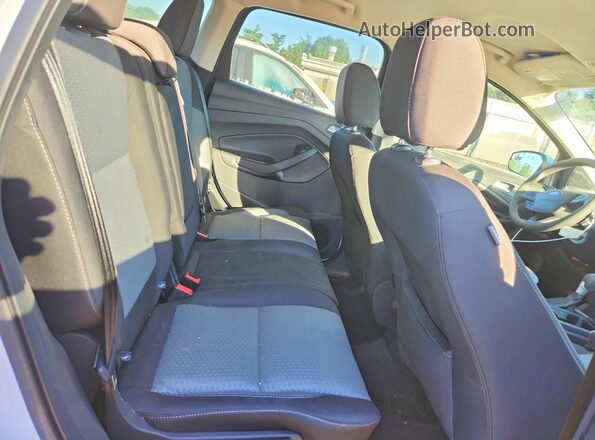 1FMCU0GDXHUB19216 2017 FORD ESCAPE White Widok wnętrza z tyłu