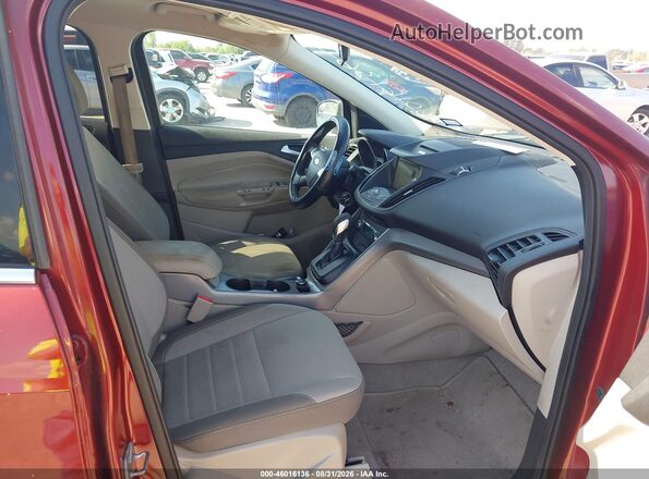 1FMCU0GX6GUB71032 2016 FORD ESCAPE Burgundy Widok wnętrza z przodu