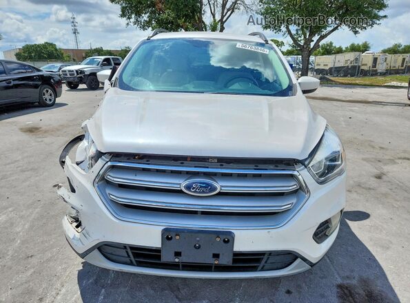 1FMCU0HD2JUC88103 2018 FORD ESCAPE Белый Вид спереди