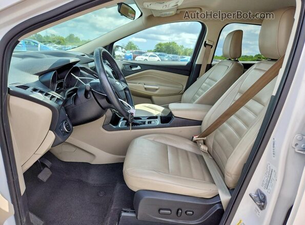 1FMCU0HD2JUC88103 2018 FORD ESCAPE Белый Вид салона спереди