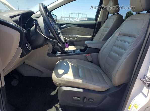 1FMCU0HD7JUB13880 2018 FORD ESCAPE Белый Вид салона спереди