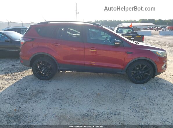 1FMCU0JD8HUA09063 2017 FORD ESCAPE Красный 
