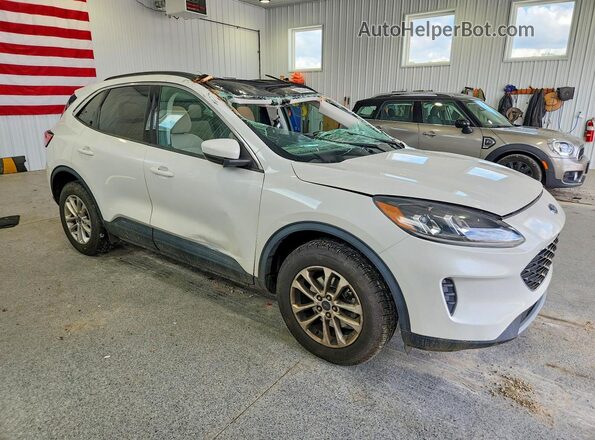 1FMCU9G68MUB00910 2021 FORD ESCAPE Белый Передняя правая четверть