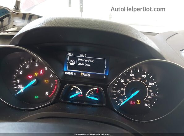 1FMCU9G91HUA66258 2017 FORD ESCAPE Красный Вид задних сидений