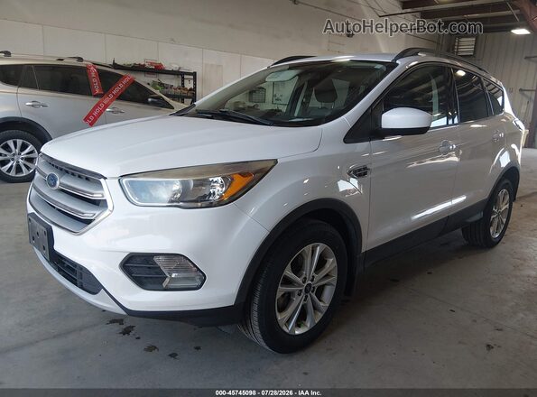 1FMCU9GD1JUC38850 2018 FORD ESCAPE White წინა მარცხენა ხედი სამი მეოთხედიდან