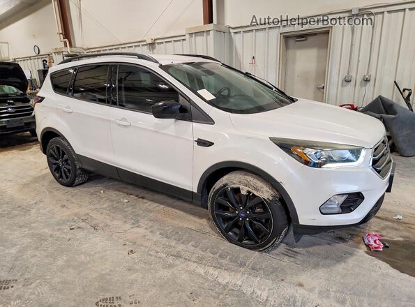 1FMCU9GD3HUC09943 2017 FORD ESCAPE Белый Передняя правая четверть