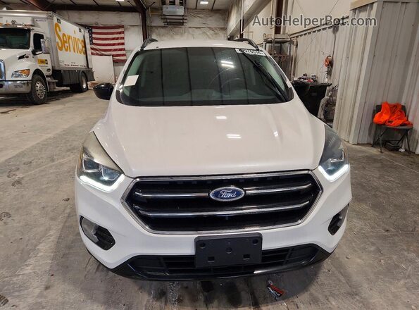 1FMCU9GD3HUC09943 2017 FORD ESCAPE Белый Вид спереди