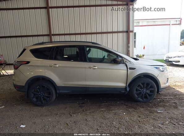 1FMCU9GD3JUC10421 2018 FORD ESCAPE Gold Vista interior trasera