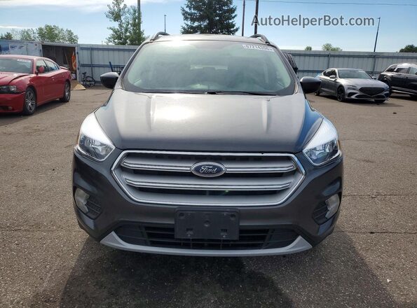 1FMCU9GD4JUD29496 2018 FORD ESCAPE Серый Вид спереди