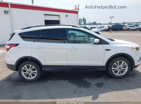 1FMCU9GD5JUD08494 2018 FORD ESCAPE White Widok wnętrza z tyłu