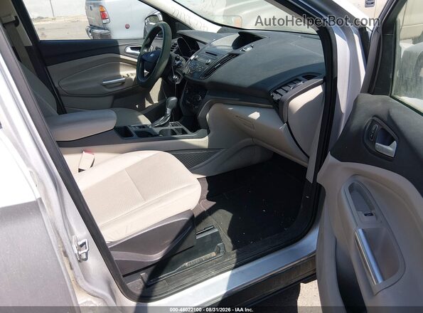 1FMCU9GD7HUB03219 2017 FORD ESCAPE Silver Widok wnętrza z przodu