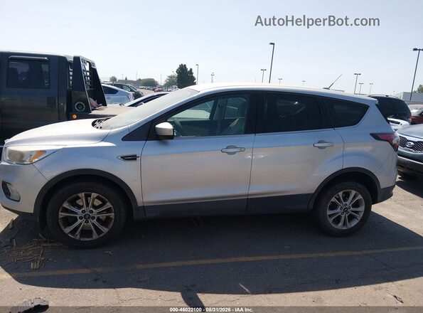 1FMCU9GD7HUB03219 2017 FORD ESCAPE Silver Widok z przodu