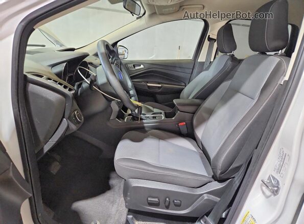 1FMCU9GD7JUB03033 2018 FORD ESCAPE Белый Вид салона спереди