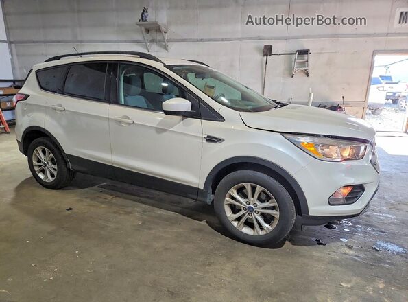 1FMCU9GD7JUB03033 2018 FORD ESCAPE Белый Передняя правая четверть