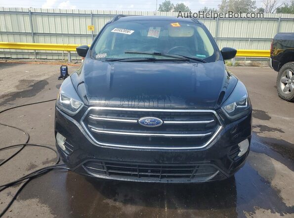 1FMCU9GD8JUD49072 2018 FORD ESCAPE Черный Вид спереди