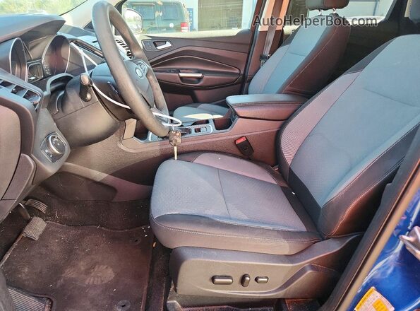 1FMCU9GDXHUE83270 2017 FORD ESCAPE Blue Вид салону спереду