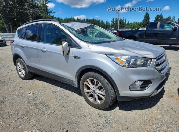 1FMCU9HD7JUC89459 2018 FORD ESCAPE Серебряный Передняя правая четверть