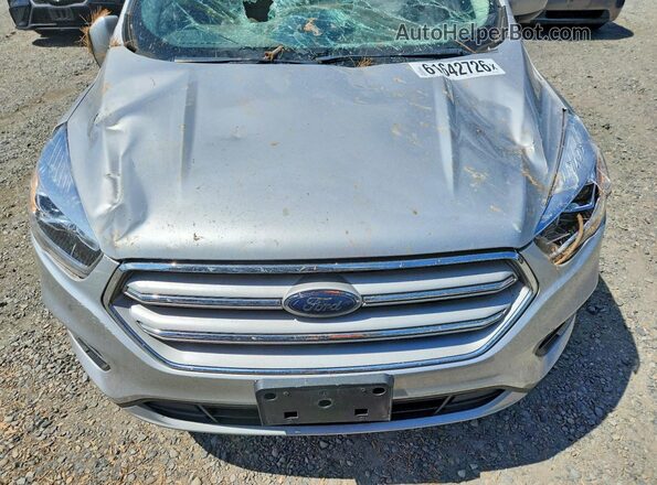 1FMCU9HD7JUC89459 2018 FORD ESCAPE Серебряный Вид подкапотного пространства