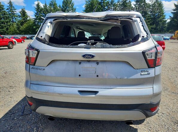 1FMCU9HD7JUC89459 2018 FORD ESCAPE Серебряный Вид сзади