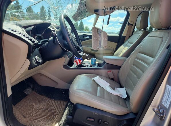 1FMCU9HD7JUC89459 2018 FORD ESCAPE Серебряный Вид салона спереди
