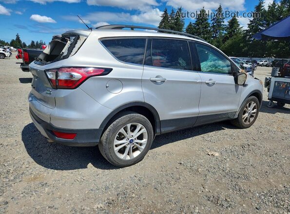 1FMCU9HD7JUC89459 2018 FORD ESCAPE Серебряный Задняя правая четверть