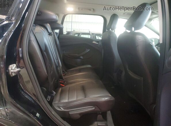 1FMCU9J95JUD55996 2018 FORD ESCAPE Черный Вид задней части салона