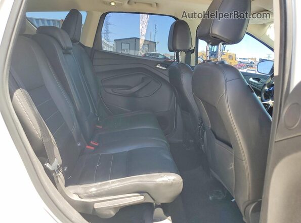 1FMCU9J99GUB60590 2016 FORD ESCAPE White Widok wnętrza z tyłu