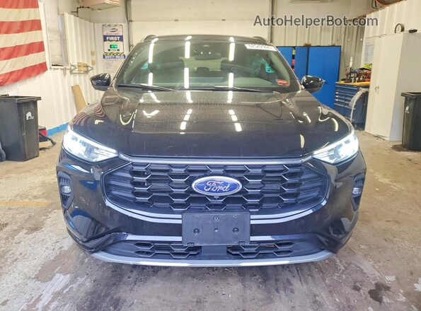 1FMCU9NA7PUB47146 2023 FORD ESCAPE Черный Вид спереди