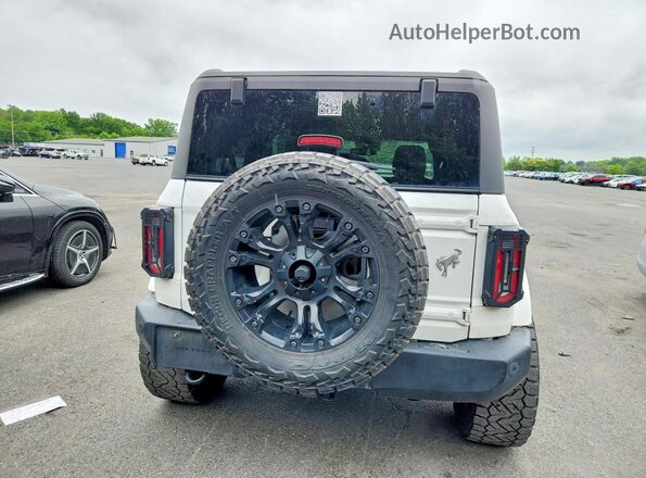 1FMDE5AP1NLB69795 2022 FORD BRONCO Белый Вид сзади