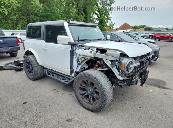1FMDE5AP1NLB69795 2022 FORD BRONCO Белый Передняя правая четверть