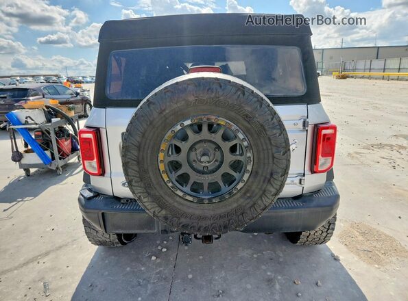 1FMDE5BH6PLB10378 2023 FORD BRONCO Silver Вид ззаду