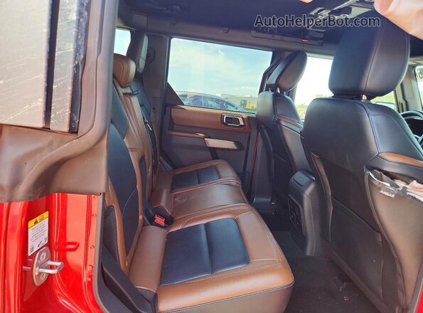 1FMEE5BP1MLA71156 2021 FORD BRONCO Red Widok wnętrza z tyłu