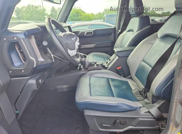 1FMEE5BP2NLB28868 2022 FORD BRONCO Gray Вид салону спереду