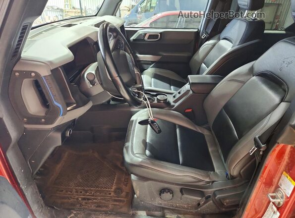 1FMEE5BP8PLB63725 2023 FORD BRONCO Burgundy Widok wnętrza z przodu
