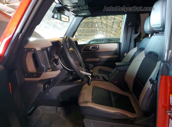 1FMEE5DP9PLA86120 2023 FORD BRONCO Оранжевый Вид салона спереди