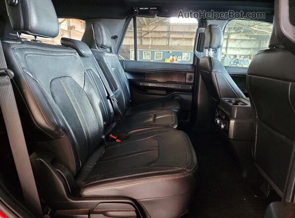 1FMJU2AT4JEA15811 2018 FORD EXPEDITION Красный Вид задней части салона