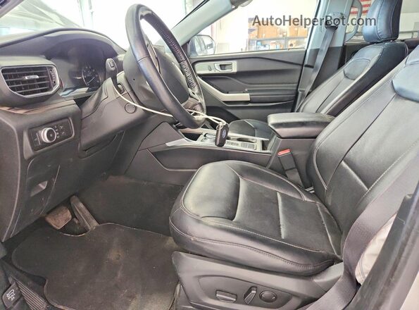 1FMSK7FH4MGB55152 2021 FORD EXPLORER Серебряный Вид салона спереди