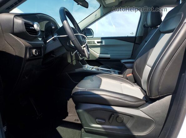 1FMSK8DH1PGA72050 2023 FORD EXPLORER Белый Вид салона спереди