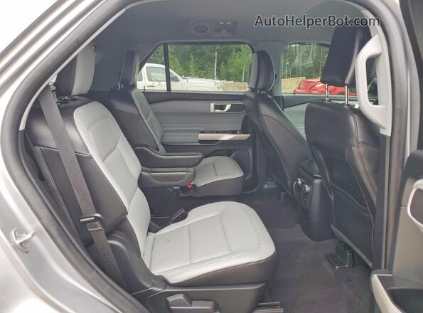 1FMSK8DH5MGA98761 2021 FORD EXPLORER Silver Widok wnętrza z tyłu
