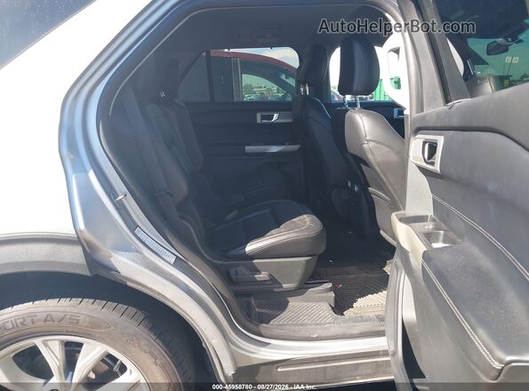 1FMSK8FH8MGA88237 2021 FORD EXPLORER Silver VIN sticker view