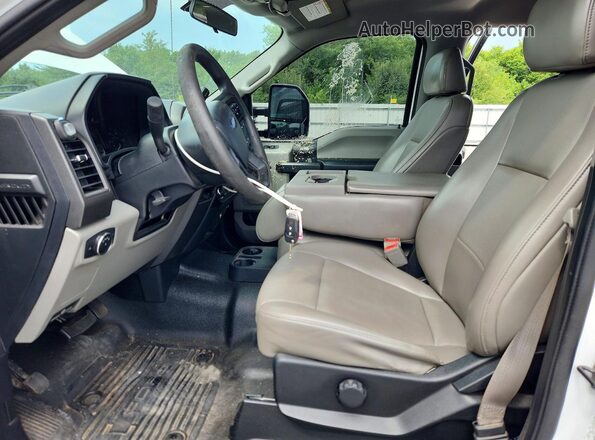 1FT7W2A69KEE03296 2019 FORD F250 White Widok wnętrza z przodu