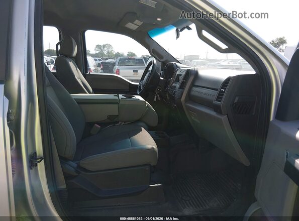 1FT7W2B61JEC83815 2018 FORD F-250 Silver Widok wnętrza z przodu