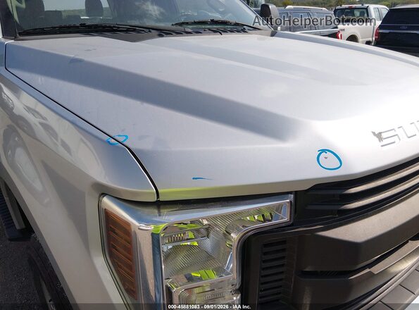 1FT7W2B61JEC83815 2018 FORD F-250 Silver Widok z przodu