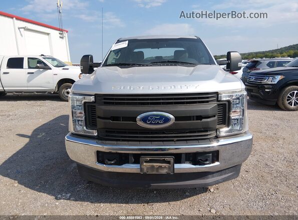 1FT7W2B61JEC83815 2018 FORD F-250 Silver Widok wnętrza 360 stopni