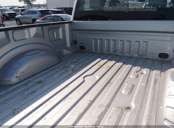 1FT7W2B61JEC83815 2018 FORD F-250 Silver Widok wnętrza z tyłu