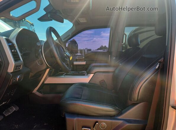 1FT7W2BTXKEE99184 2019 FORD F250 Silver Front interior view