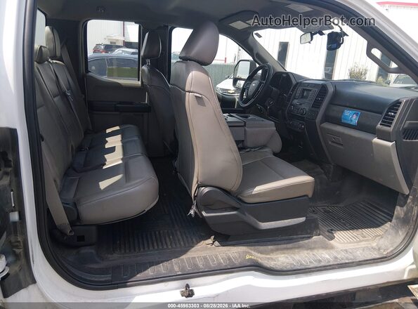 1FT7X2A62JEC84129 2018 FORD F-250 White VIN sticker view