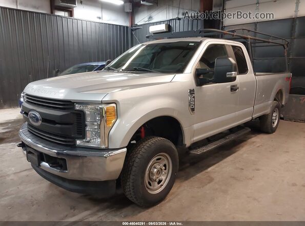1FT7X2B67HED53809 2017 FORD F-250 Серебряный Передняя левая четверть