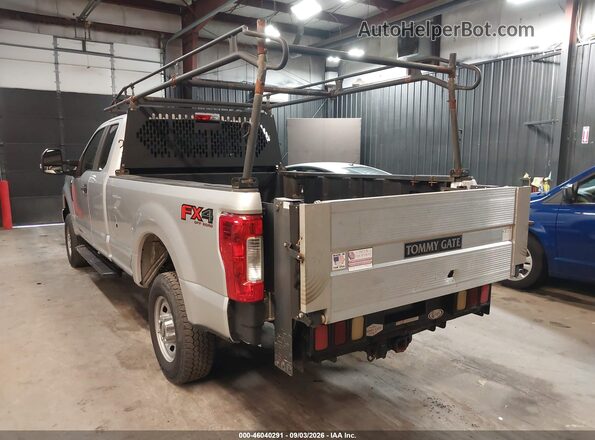 1FT7X2B67HED53809 2017 FORD F-250 Серебряный Вид спереди