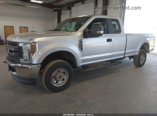 1FT7X2B68JEC69973 2018 FORD F-250 Silver Vista tres cuartos delantera izquierda